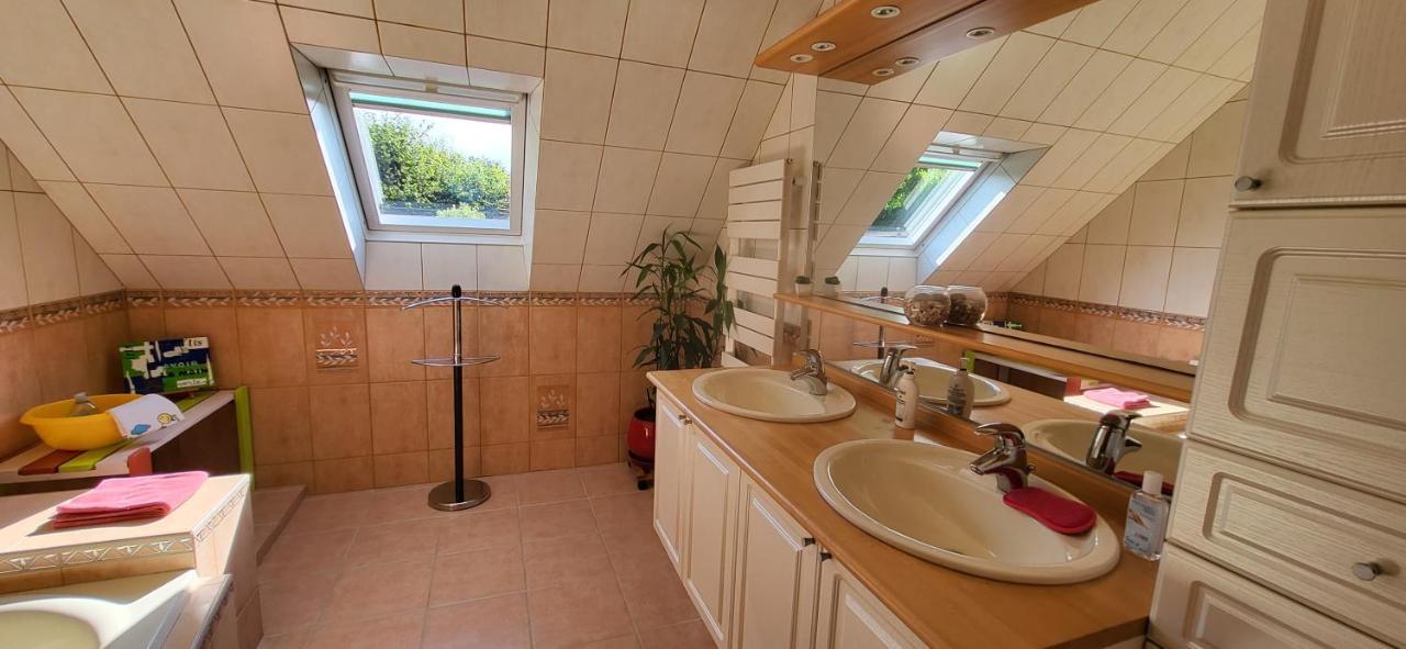 Grande Chambre Sdb Privee Avec Balcon Lannion Exterior foto